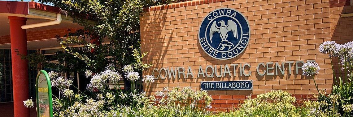 Photograph of the entry to the Cowra Aquatic Centre Building